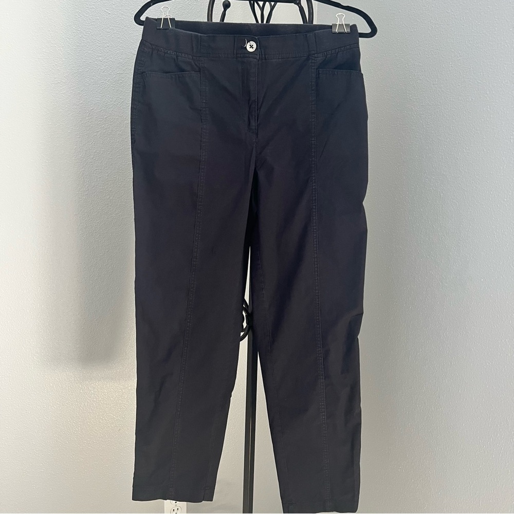 Chico's Black Cropped Ankle Pants Front Center Seam Button Up Size 0.5 Small 6